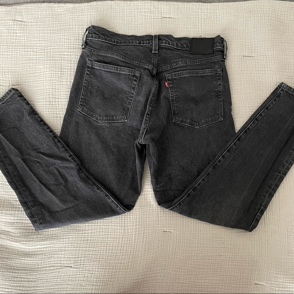 Black Levi jeans - Picture 2 of 3